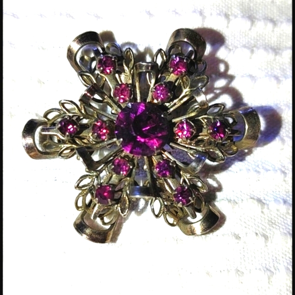 Jewelry - Vintage amethyst snowflake silvertone brooch